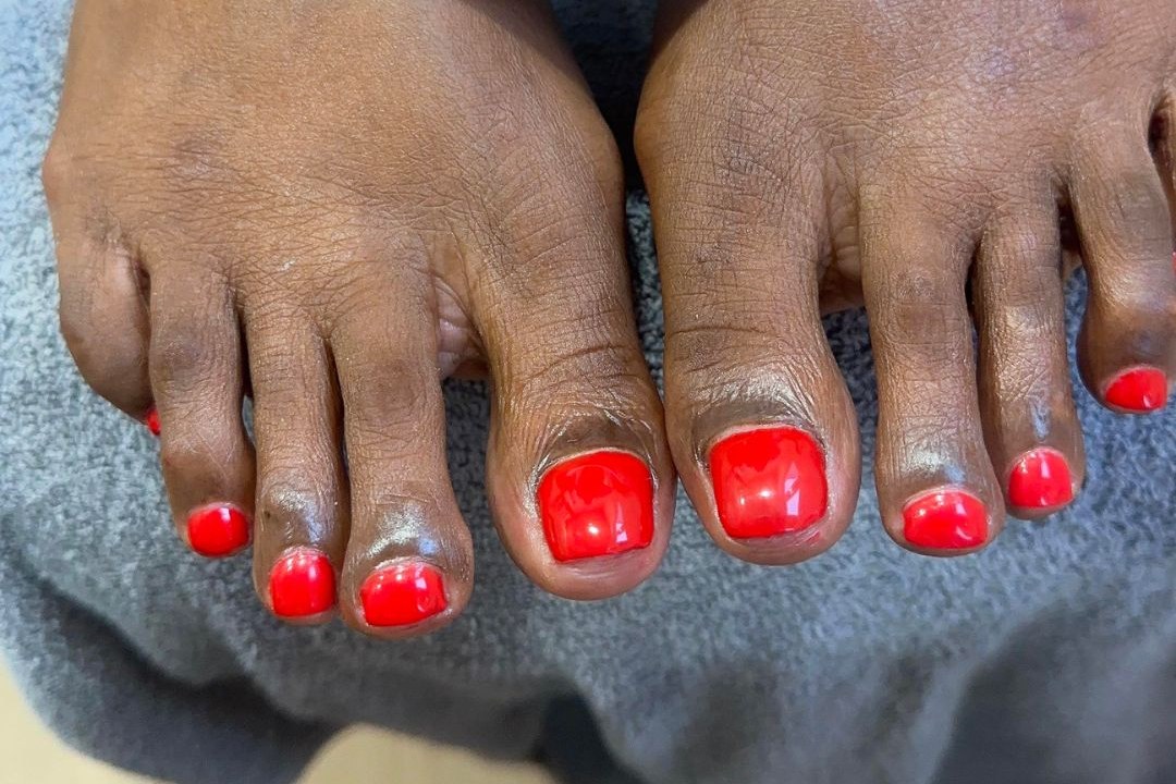Felrode teennagels, gezet bij Melody Nails